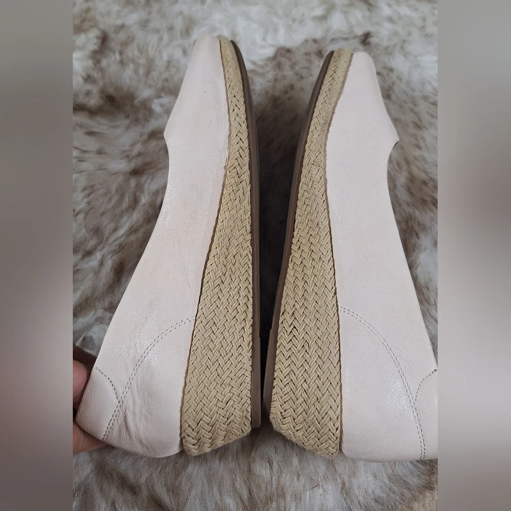 Kenneth Cole Gentle Soles Cream Leather Espadrille Peep-Toe Wedges Sz. 9
